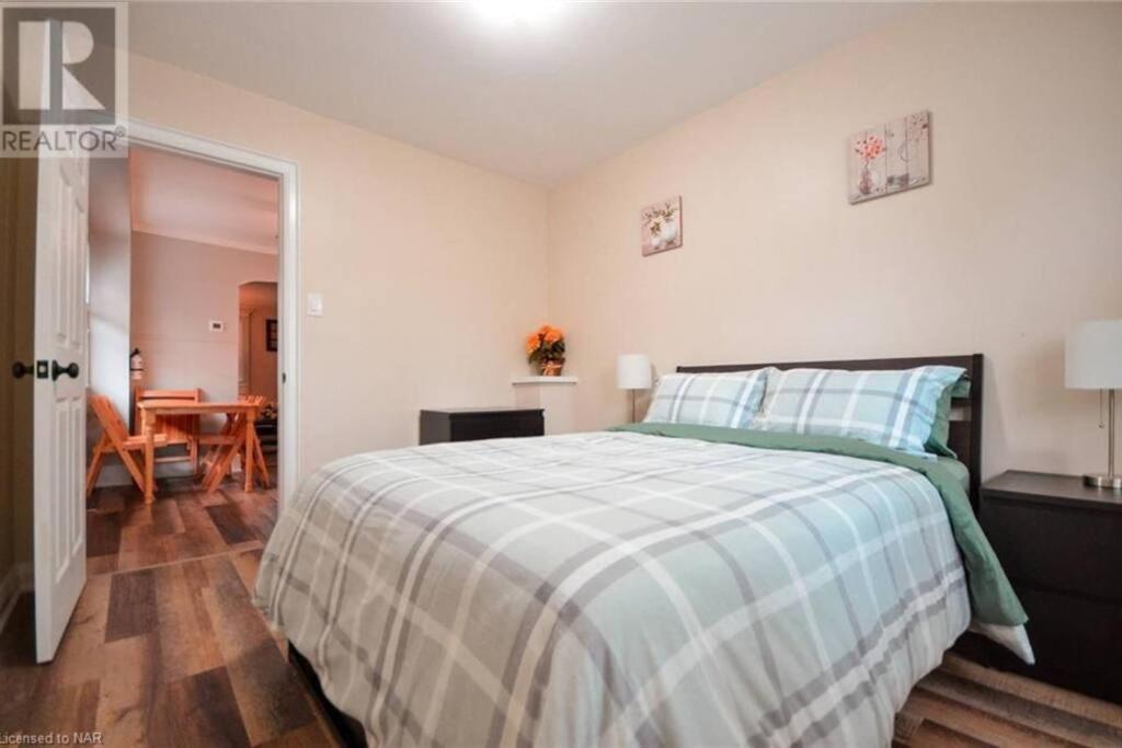 Cozy 3 Bedroom Downtown Cottage With Complimentary Breakfast Delivered Daily To The Rental Niagara Falls Eksteriør billede